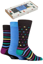 Load image into Gallery viewer, Mens 3 Pair SOCKSHOP Wildfeet Gift Boxed Bamboo Socks